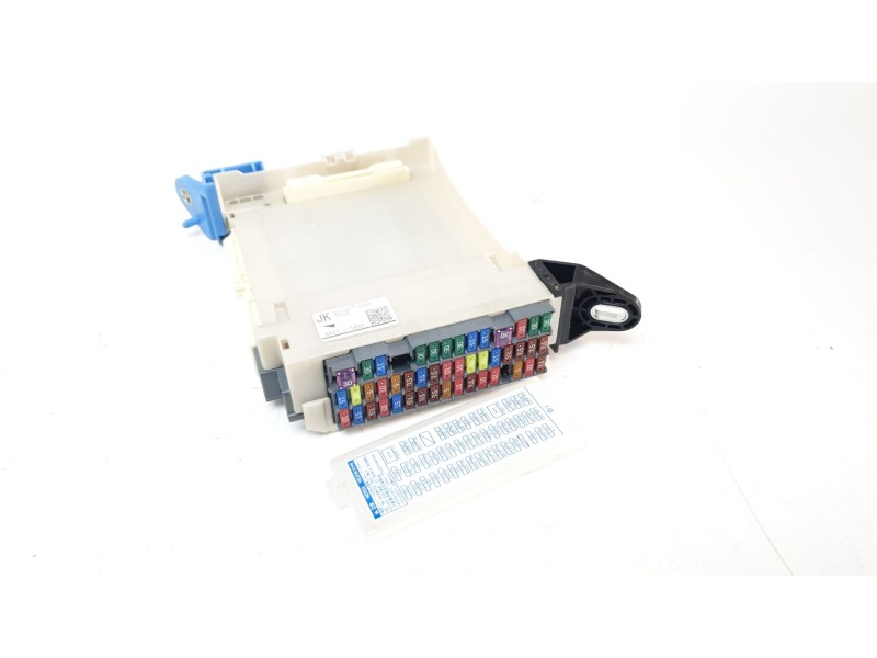 Recambio de caja reles / fusibles para lexus xe2 is300h referencia OEM IAM 8273053J31  