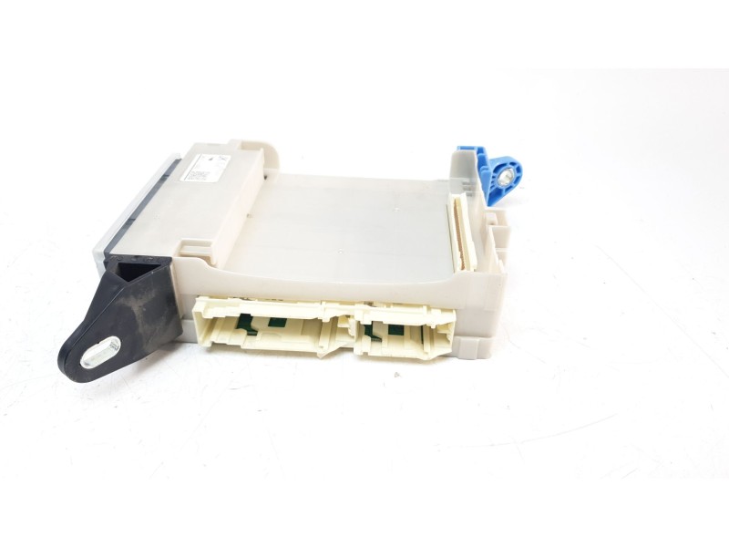 Recambio de caja reles / fusibles para lexus xe2 is300h referencia OEM IAM 8273053J31  
