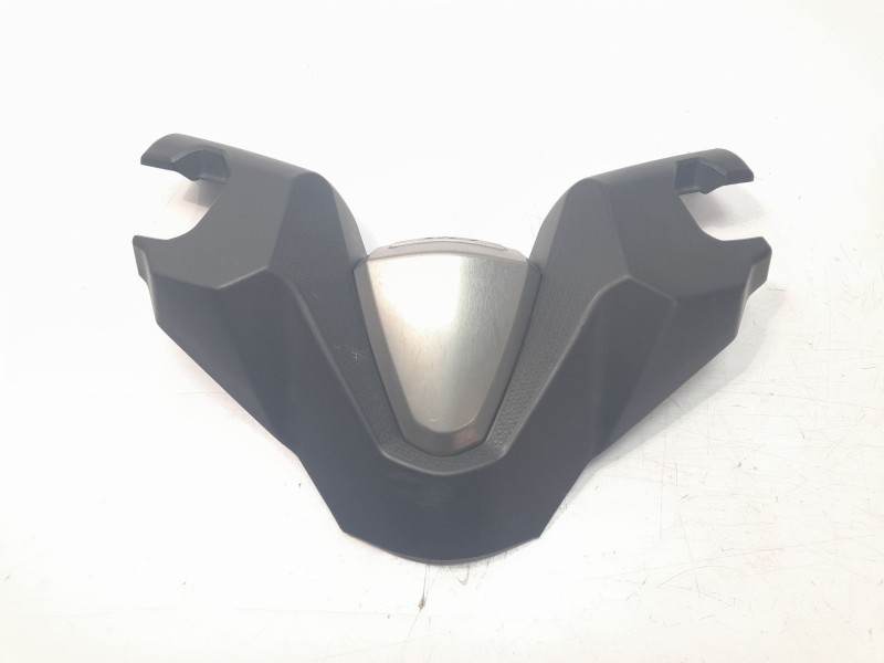 Recambio de moldura para kymco ak550 referencia OEM IAM 81151LGC6E00  