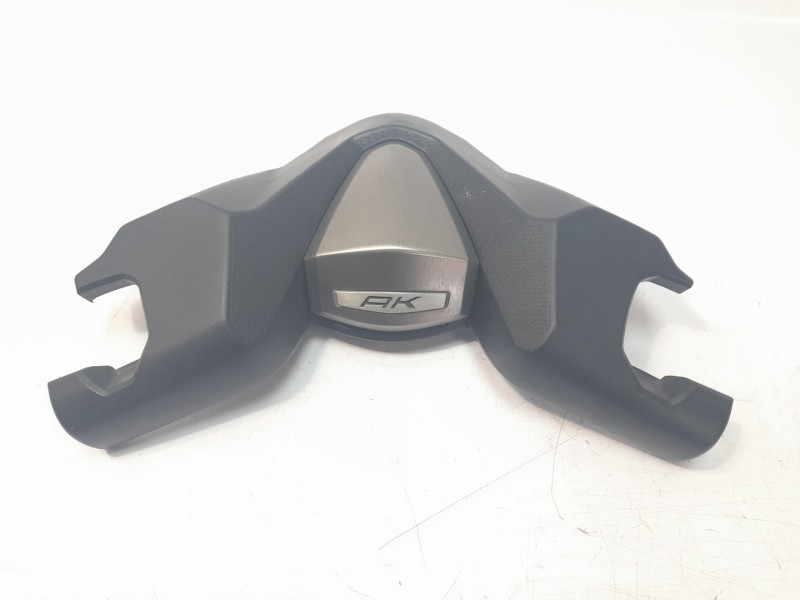 Recambio de moldura para kymco ak550 referencia OEM IAM 81151LGC6E00  