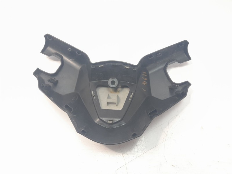 Recambio de moldura para kymco ak550 referencia OEM IAM 81151LGC6E00  