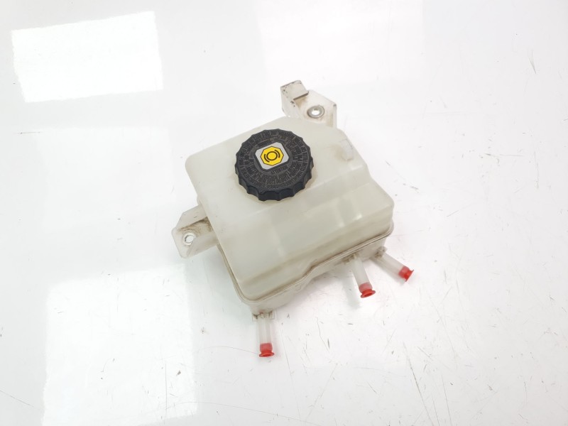 Recambio de deposito servo para toyota rav4 referencia OEM IAM DEPOSITO  