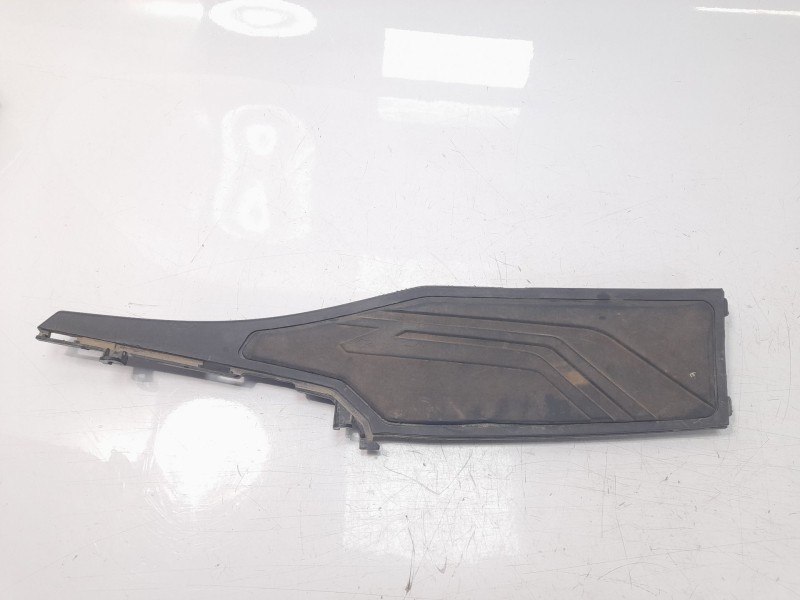 Recambio de moldura para kymco ak550 referencia OEM IAM 64330LGC6E00  