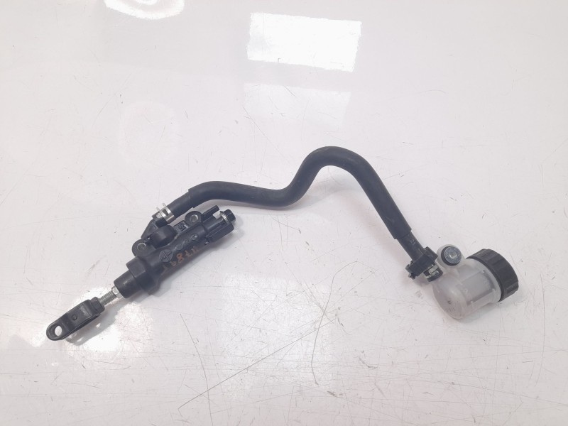 Recambio de bomba freno trasera para yamaha mt -07 referencia OEM IAM 4P52583V00  