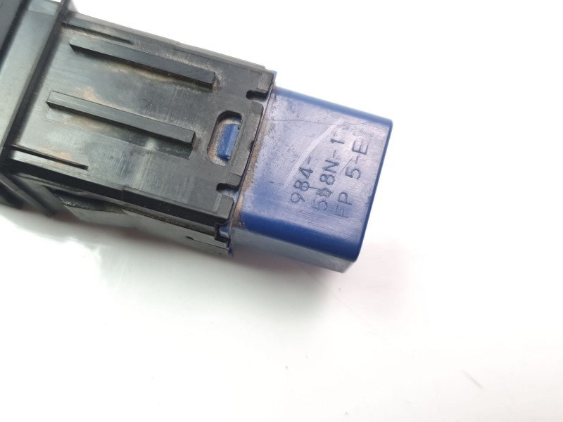 Recambio de interruptor para toyota rav4 referencia OEM IAM 9845B8N  