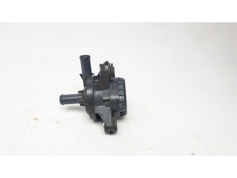 Recambio de bomba agua para lexus xe2 is300h referencia OEM IAM G904033030  