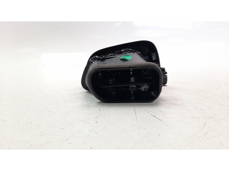 Recambio de rejilla aireadora para renault kadjar 1.6 tce energy referencia OEM IAM 687605128R  