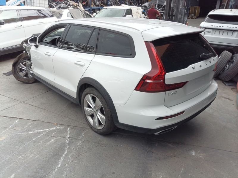 volvo v60 ii cross country (227) del año 2021