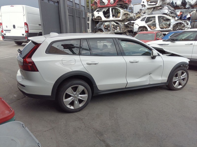 volvo v60 ii cross country (227) del año 2021