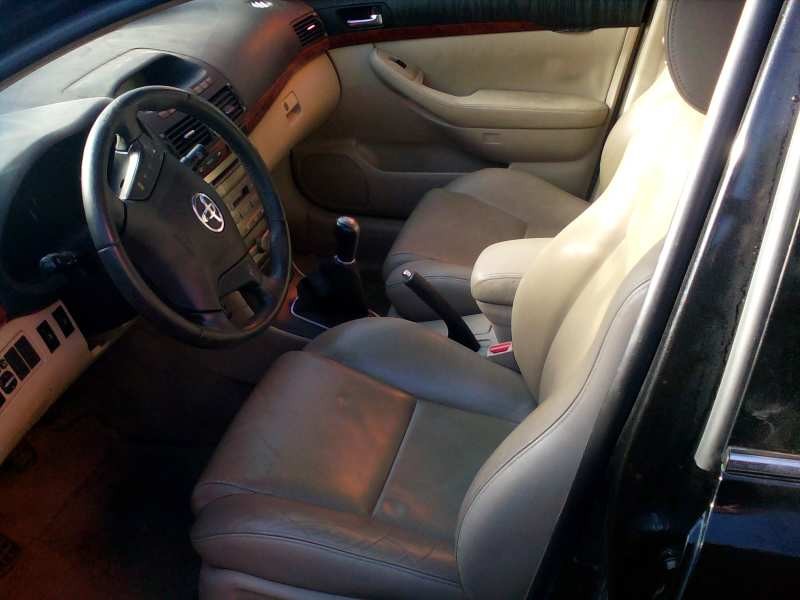 toyota avensis berlina (t25) del año 2004