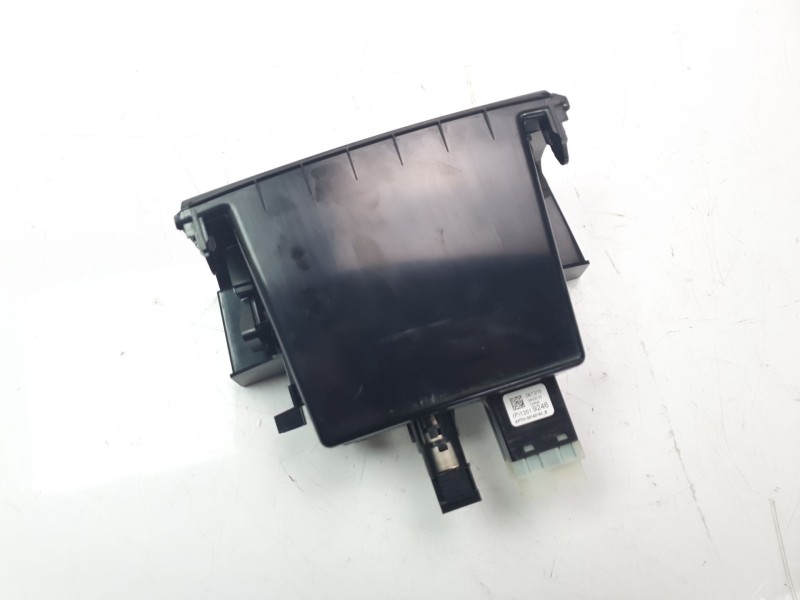 Recambio de moldura para opel grandland x ultimate referencia OEM IAM YP00054177  