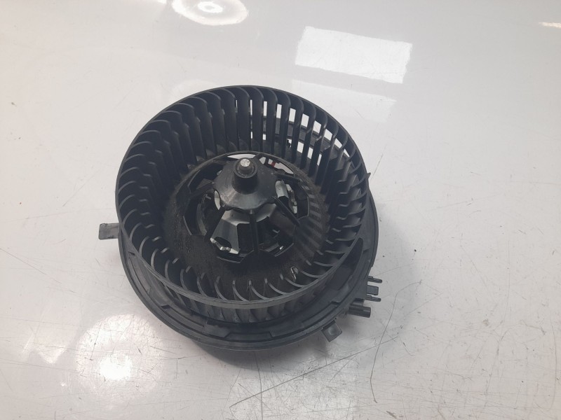 Recambio de ventilador calefaccion para volkswagen passat lim. (3g2) 1.8 tsi referencia OEM IAM 5WB819021A  