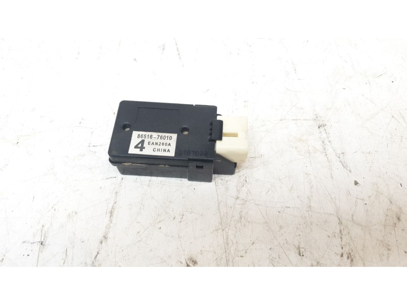 Recambio de modulo electronico para lexus xe2 is300h referencia OEM IAM 8651676010  