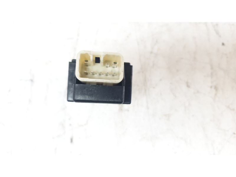 Recambio de modulo electronico para lexus xe2 is300h referencia OEM IAM 8651676010  