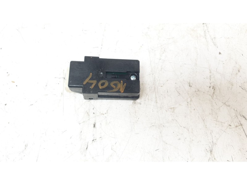 Recambio de modulo electronico para lexus xe2 is300h referencia OEM IAM 8651676010  
