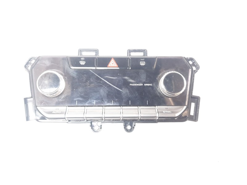 Recambio de mando climatizador para ssangyong tivoli urban 4x2 referencia OEM IAM 6870235010  