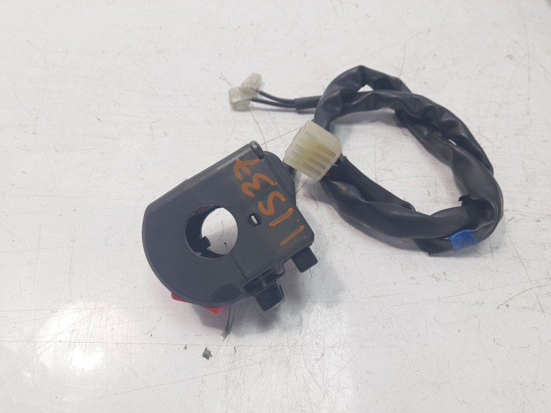 Recambio de piña luces derecha para yamaha yzf-r 7 yzf-r 7 referencia OEM IAM BEB839630000  