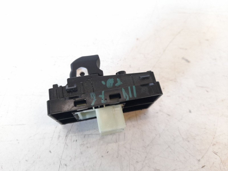 Recambio de mando elevalunas trasero derecho para kia xceed drive referencia OEM IAM 40B5221500  