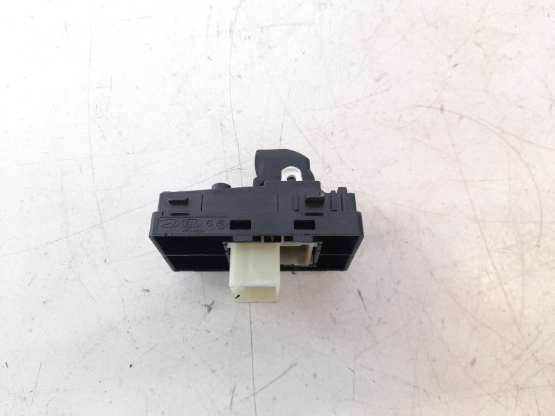 Recambio de mando elevalunas trasero derecho para kia xceed drive referencia OEM IAM 40B5221500  