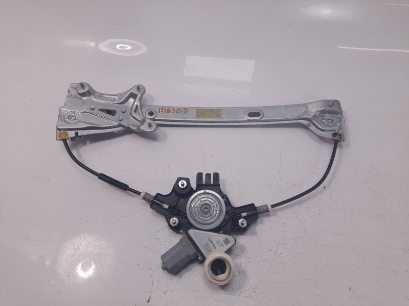 Recambio de elevalunas delantero derecho para toyota corolla station wagon (_e21_) 2.0 hybrid (mzeh12) referencia OEM IAM 698100