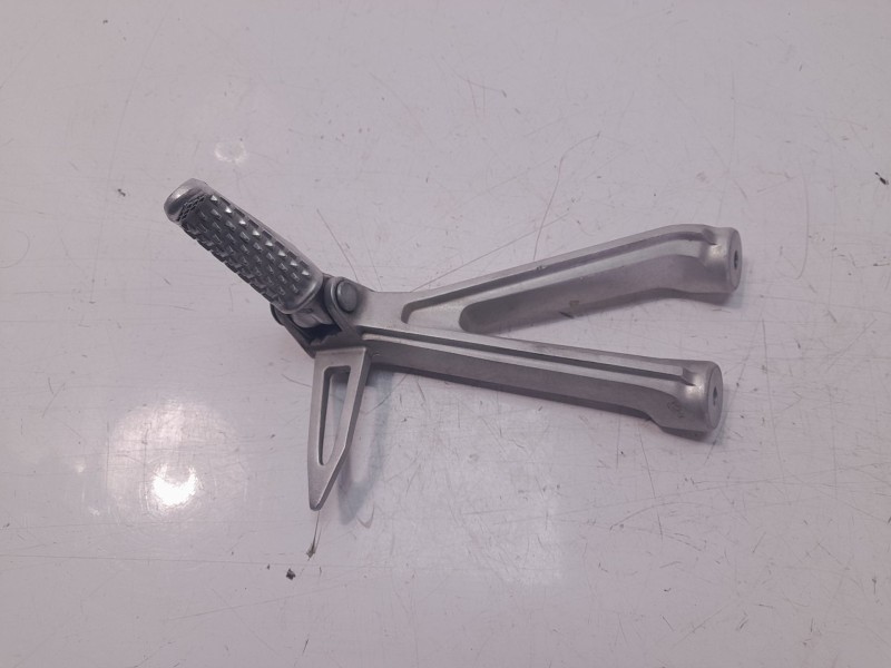Recambio de estribera izquierda para honda cbr 650r cbr 650r referencia OEM IAM 50760MKND50  