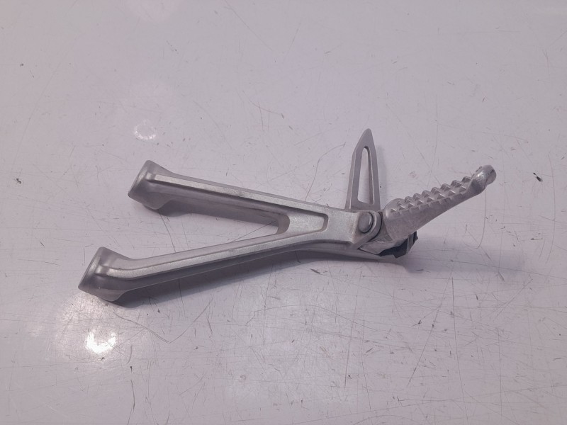 Recambio de estribera izquierda para honda cbr 650r cbr 650r referencia OEM IAM 50760MKND50  