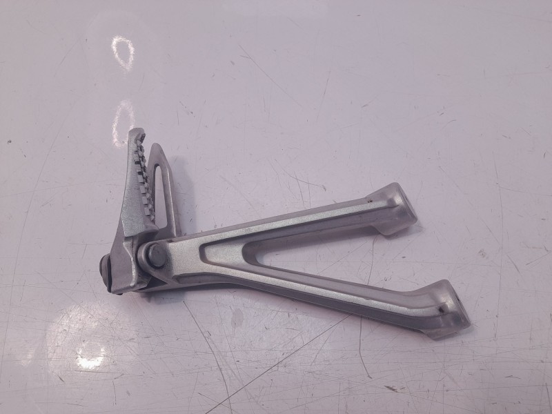 Recambio de estribera derecha para honda cbr 650r cbr 650r referencia OEM IAM 50750MKND50  