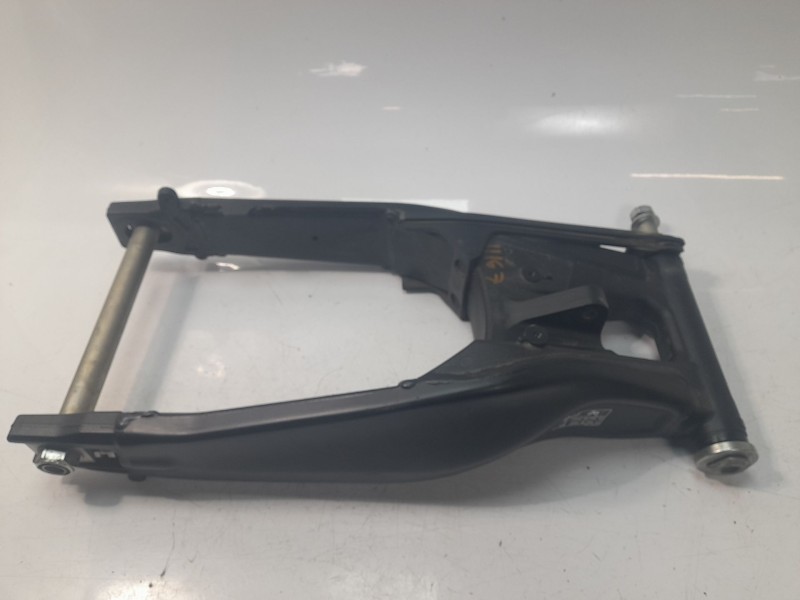 Recambio de puente trasero para yamaha tracer 900 referencia OEM IAM B5U2211000  
