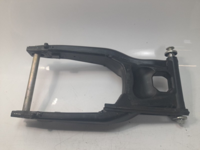 Recambio de puente trasero para yamaha tracer 900 referencia OEM IAM B5U2211000  