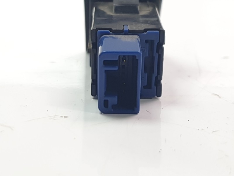 Recambio de warning para toyota rav4 referencia OEM IAM 8433242030  
