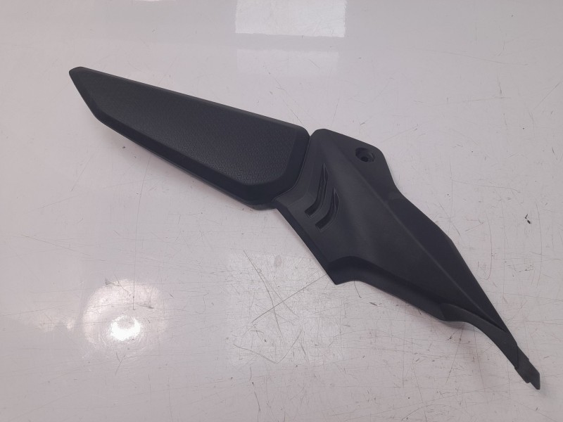 Recambio de moldura para honda cbr 650r cbr 650r referencia OEM IAM 83511MKYD500  