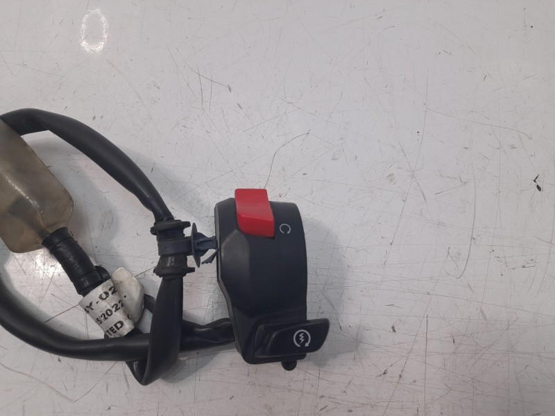 Recambio de piña luces derecha para honda cbr 650r cbr 650r referencia OEM IAM 35130MKND11  