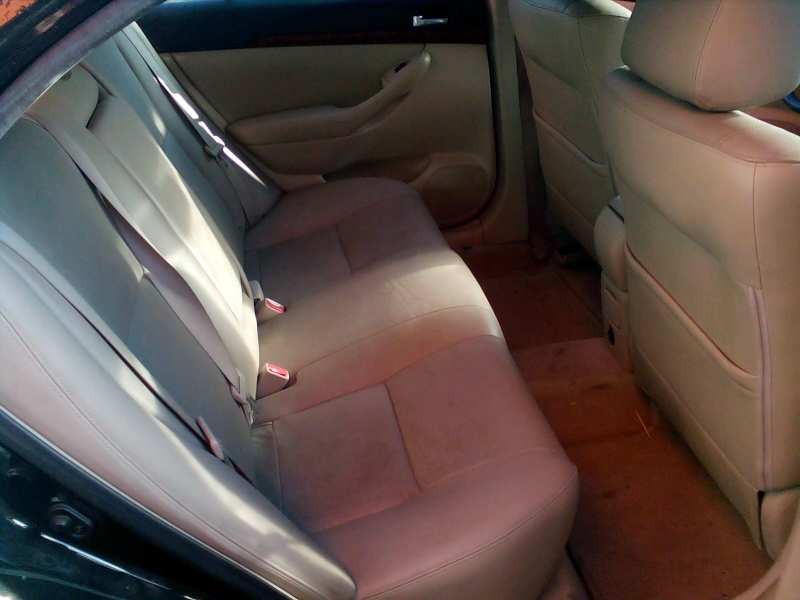 toyota avensis berlina (t25) del año 2004