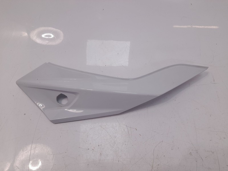 Recambio de moldura para bmw f 900 xr referencia OEM IAM 46638403867  