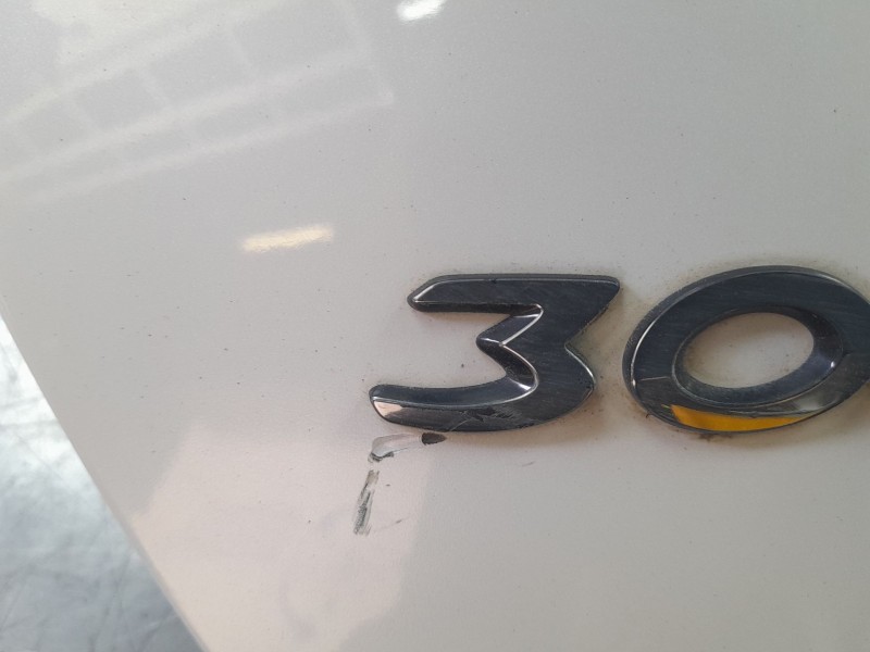 Recambio de porton trasero para peugeot 308 sw gt line referencia OEM IAM 1611637180  