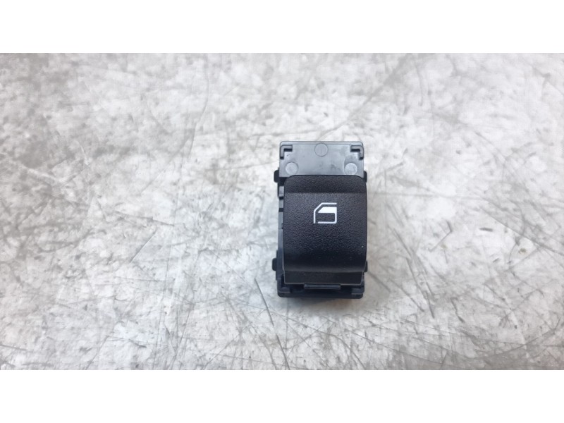 Recambio de mando elevalunas trasero derecho para hyundai i20 (bc3) klass referencia OEM IAM 93581Q0000  