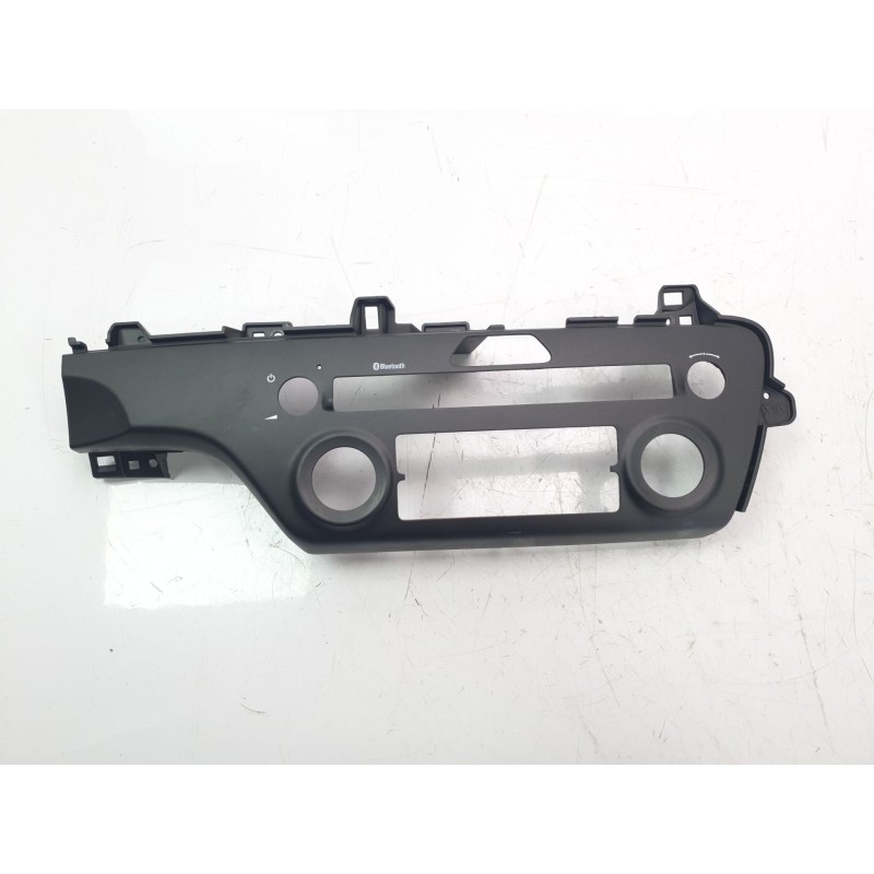 Recambio de moldura para kia sportage concept 2wd referencia OEM IAM K4KQL69320  