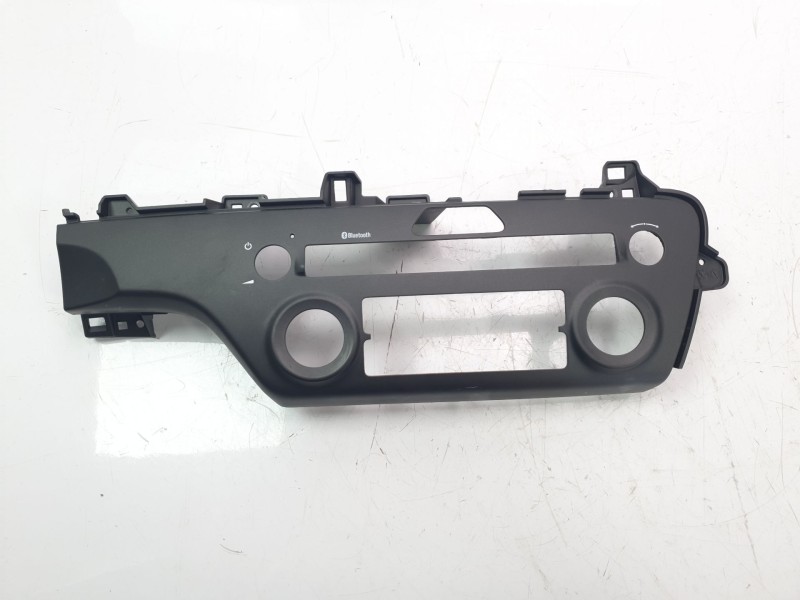 Recambio de moldura para kia sportage concept 2wd referencia OEM IAM K4KQL69320  