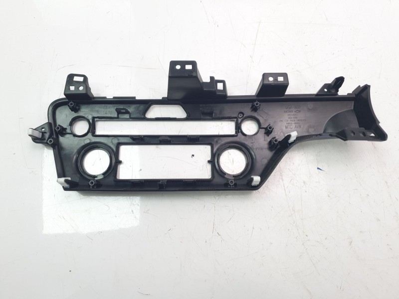 Recambio de moldura para kia sportage concept 2wd referencia OEM IAM K4KQL69320  
