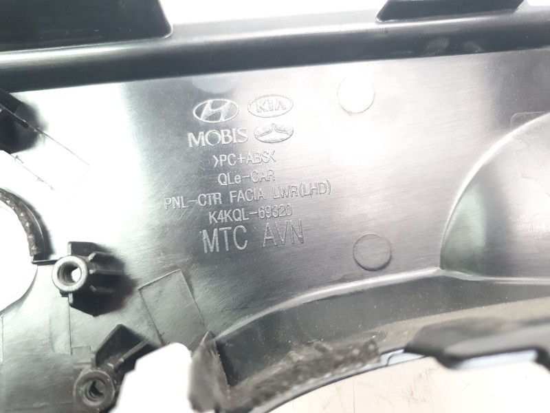 Recambio de moldura para kia sportage concept 2wd referencia OEM IAM K4KQL69320  