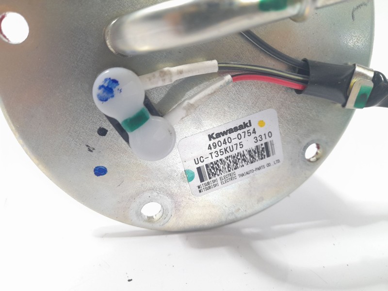 Recambio de bomba combustible para kawasaki z ( - 899cc) z 650 referencia OEM IAM 490400754  