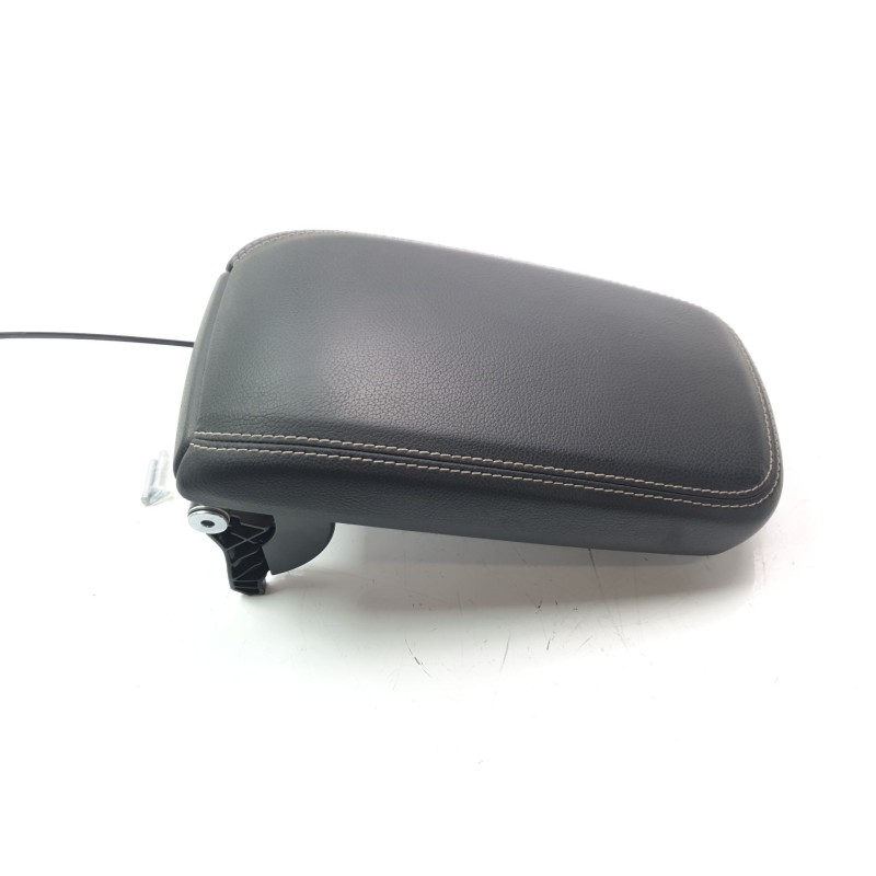 Recambio de apoyabrazos central para mercedes-benz clase gla (w156) gla 200 cdi (156.908) referencia OEM IAM 17668027019H68  