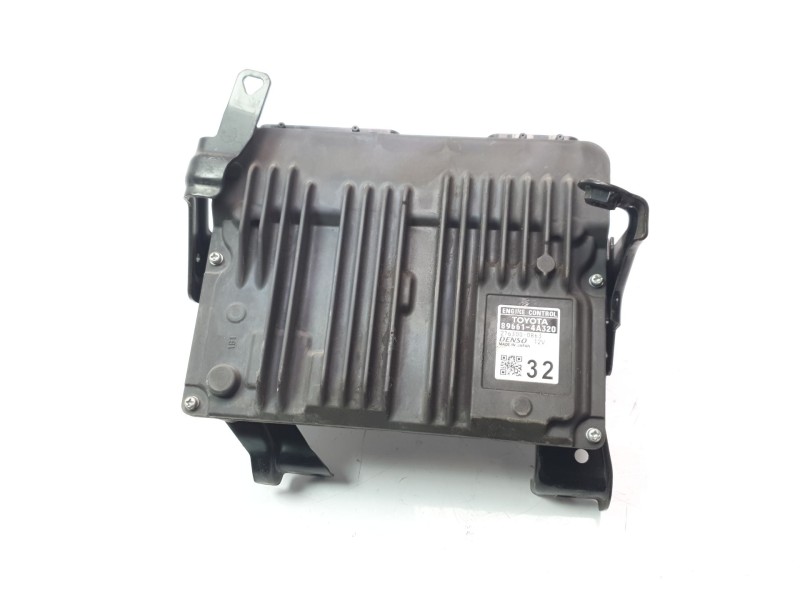 Recambio de centralita motor uce para toyota rav4 referencia OEM IAM 896614A320  