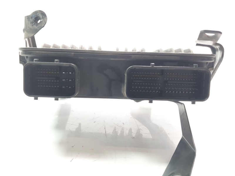 Recambio de centralita motor uce para toyota rav4 referencia OEM IAM 896614A320  
