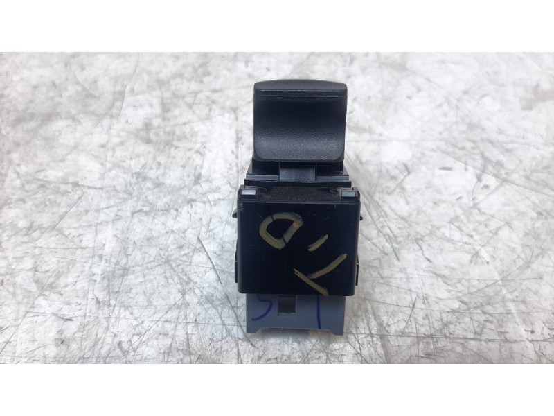 Recambio de mando elevalunas trasero derecho para hyundai i20 (bc3) klass referencia OEM IAM 93581Q0000  