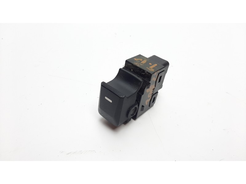 Recambio de mando elevalunas trasero izquierdo para kia sportage 1.6 cat referencia OEM IAM 935751H000  
