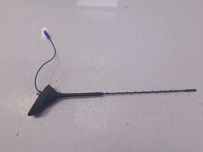 Recambio de antena para peugeot 308 sw gt line referencia OEM IAM 9666561280  