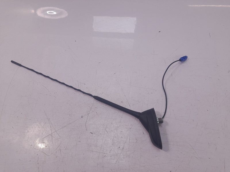 Recambio de antena para peugeot 308 sw gt line referencia OEM IAM 9666561280  