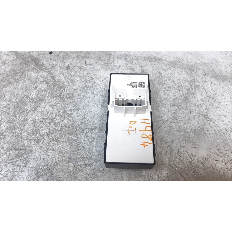 Recambio de mando elevalunas delantero izquierdo para hyundai i20 (bc3) klass referencia OEM IAM 93571Q0210  