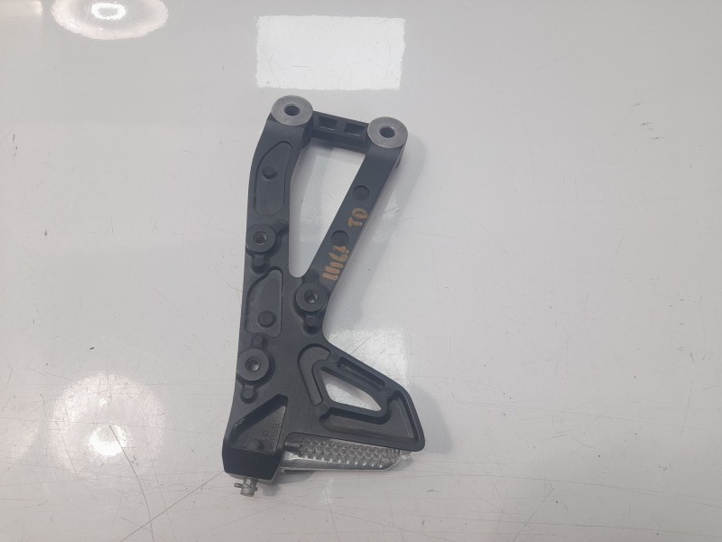 Recambio de estribo lateral para yamaha tracer 900 referencia OEM IAM B5U2742L00  